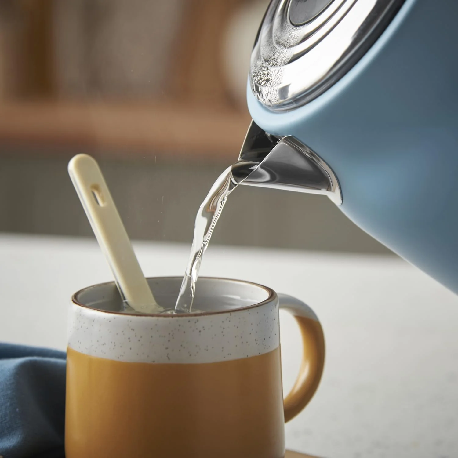 Russell Hobbs Hanley Kettle 1.7L - Retro Blue | 28641 - Image 9