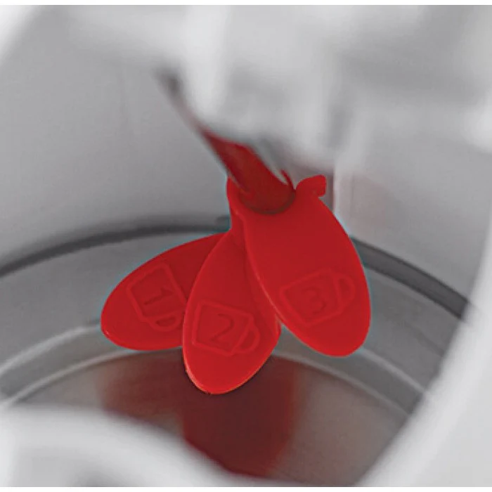 Russell Hobbs Textures Plastic Kettle, White | 21270 - Image 3